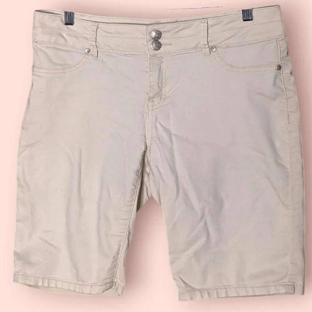 d. jeans Cream Stretch Denim Bermuda Shorts Low Rise Wide Waistband size 12